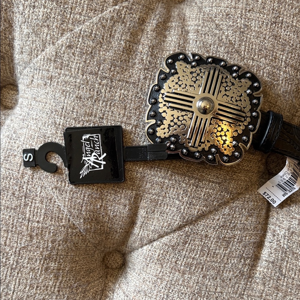 Western Concho Stretch Belt in Black and Gold - Picture 4 of 4